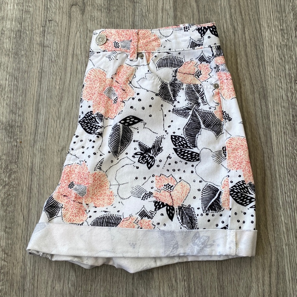 UO BDG Mom Short